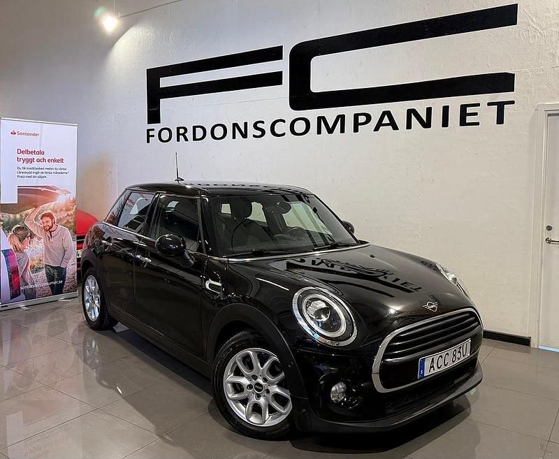 Svart Begagnad 2019 Mini Cooper Pepper Halvkombi | 189 900 kr (Marknadspris) - Bild 1/4
