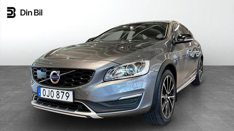 Grå Begagnad 2016 Volvo V60 CC Kombi | 239 900 kr (Bra pris) - Bild 1/4