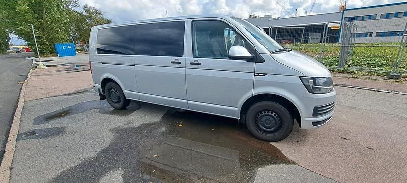Silver Begagnad 2016 VW Caravelle Trendline Minibuss | 249 900 kr (Lite dyr) - Bild 1/4