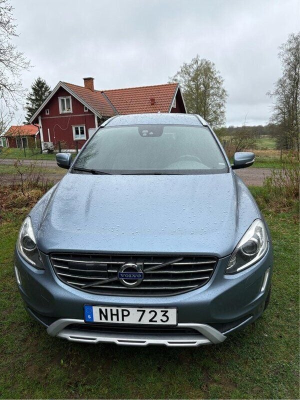 Blå Begagnad 2017 Volvo XC60 Standard SUV | 225 000 kr (Superpris) - Bild 1/4