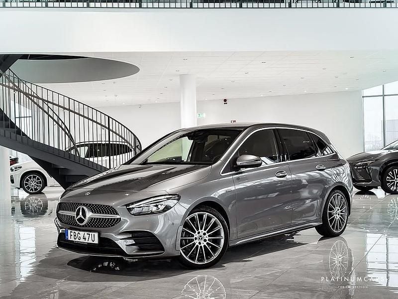 Mörkgrå Begagnad 2020 Mercedes E250 AMG Halvkombi | 299 000 kr (Marknadspris) - Bild 1/4