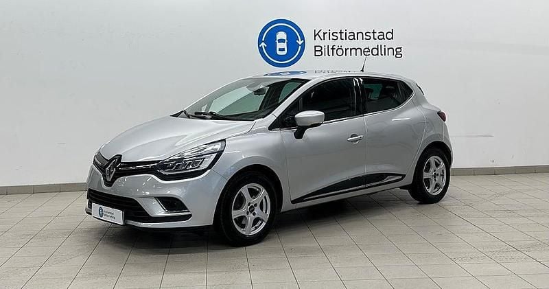 Silver Begagnad 2018 Renault Clio IV Intens Halvkombi | 107 900 kr (Marknadspris) - Bild 1/4