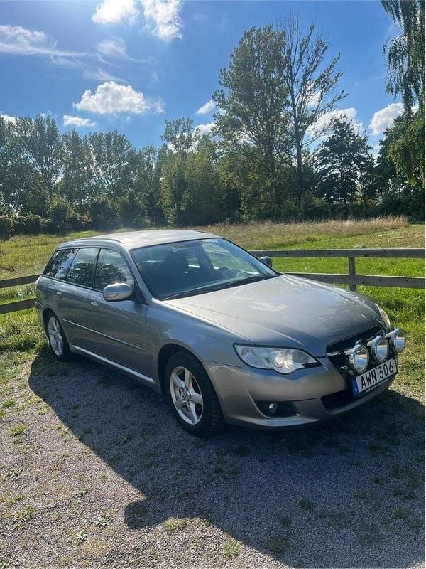 Grå Begagnad 2007 Subaru Legacy Kombi | 21 900 kr (Marknadspris) - Bild 1/4