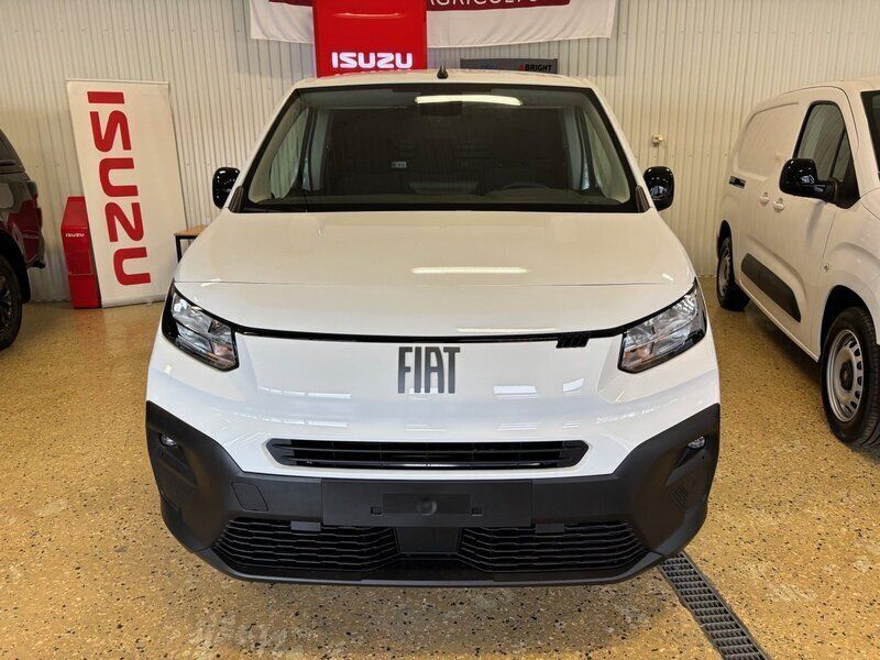 Begagnad Fiat e-Doblò 100 kW (136 HK) 2024 Vit Minibuss