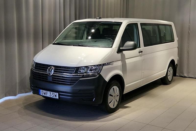 Vit Begagnad 2023 VW Caravelle Minibuss | 448 900 kr (Marknadspris) - Bild 1/4