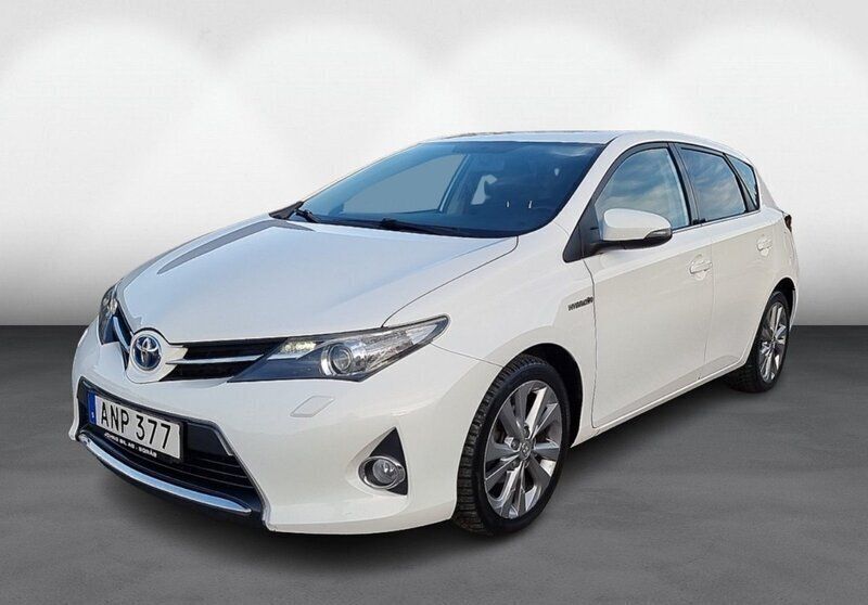 Vit Begagnad 2014 Toyota Auris Hybrid Edition Halvkombi | 129 900 kr (Lite dyr) - Bild 1/4