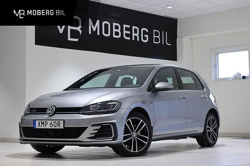 Silver Begagnad 2020 VW Golf VII GTE | 204 900 kr (Bra pris) - Bild 1/2