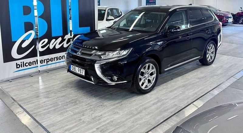 Begagnad Mitsubishi Outlander 203 HK (149 kW) 2016 Svart SUV