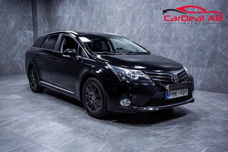 Svart Begagnad 2013 Toyota Avensis Executive Kombi | 64 800 kr (Bra pris) - Bild 1/4