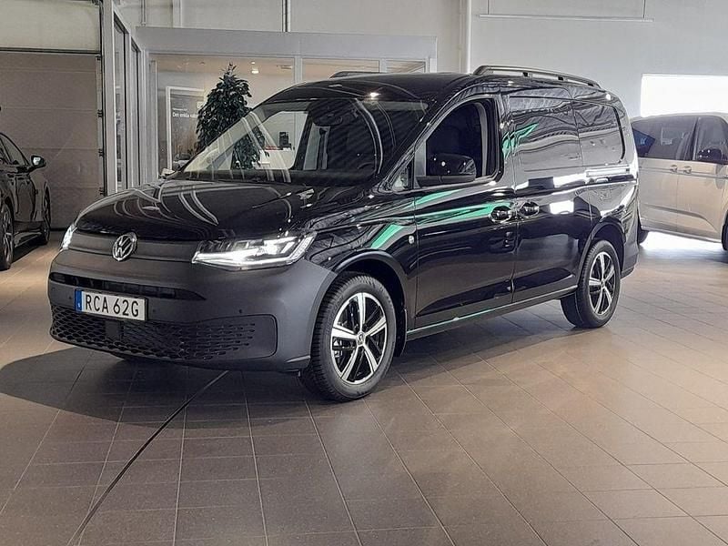 Svart (deep black pärleffekt) Ny 2025 VW Caddy Maxi Minibuss | 438 750 kr (Marknadspris) - Bild 1/4
