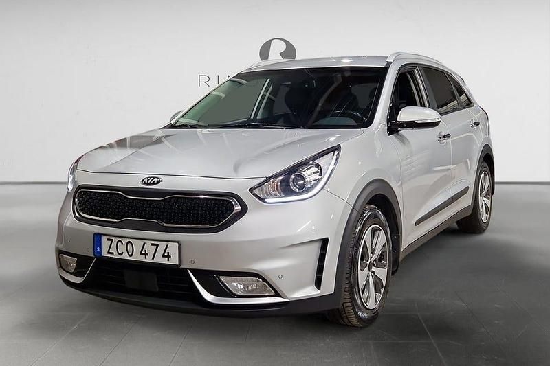 Grå Begagnad 2017 Kia Niro Plus SUV | 134 900 kr (Marknadspris) - Bild 1/3