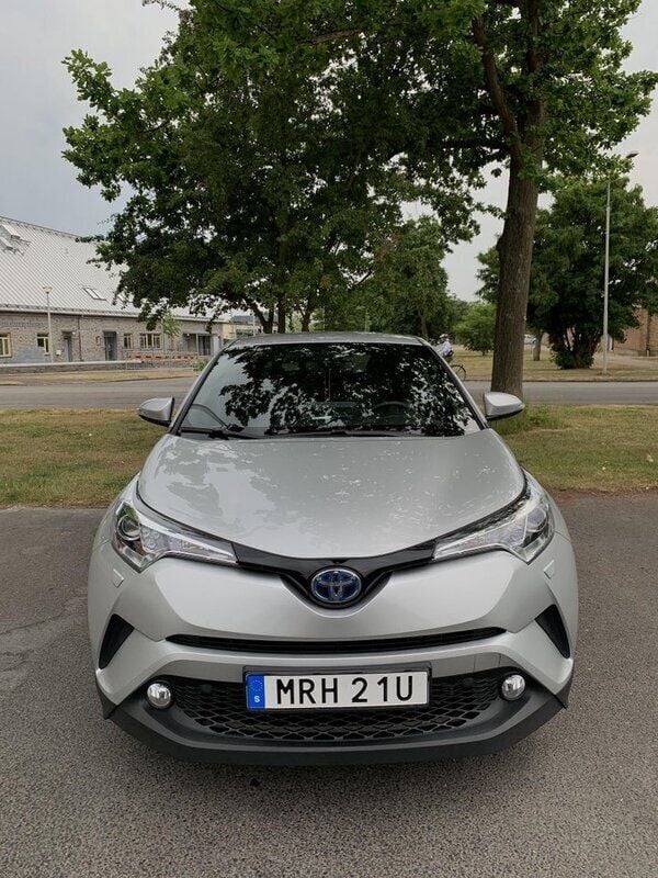 Silver Begagnad 2019 Toyota C-HR Edition SUV | 240 000 kr (Marknadspris) - Bild 1/4
