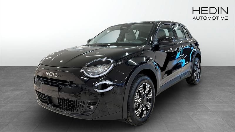 Ny Fiat 600 Icon 110 HK (80 kW) 2025 Svart Halvkombi