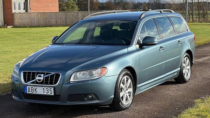 Blå Begagnad 2011 Volvo V70 Momentum Kombi | 64 900 kr (Marknadspris) - Bild 1/4