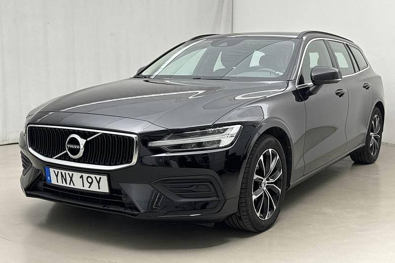 Svart Begagnad 2022 Volvo V60 Momentum Kombi | 239 000 kr (Marknadspris) - Bild 1/4