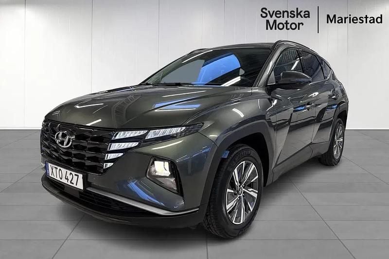 Grå Begagnad 2022 Hyundai Tucson Essential SUV | 299 200 kr (Marknadspris) - Bild 1/4