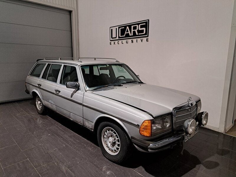 Ljusgrå Begagnad 1982 Mercedes E280 Kombi | 29 999 kr - Bild 1/4