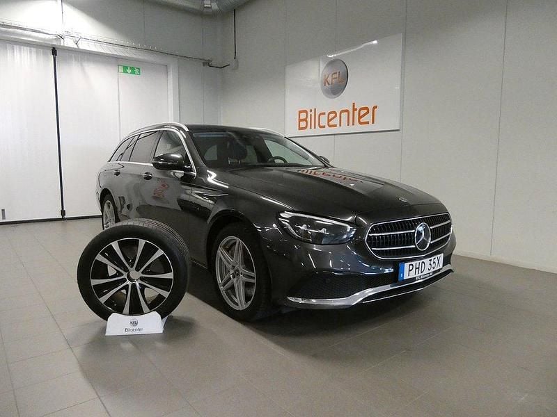 Grå Begagnad 2020 Mercedes E300 Kombi | 369 900 kr (Marknadspris) - Bild 1/3
