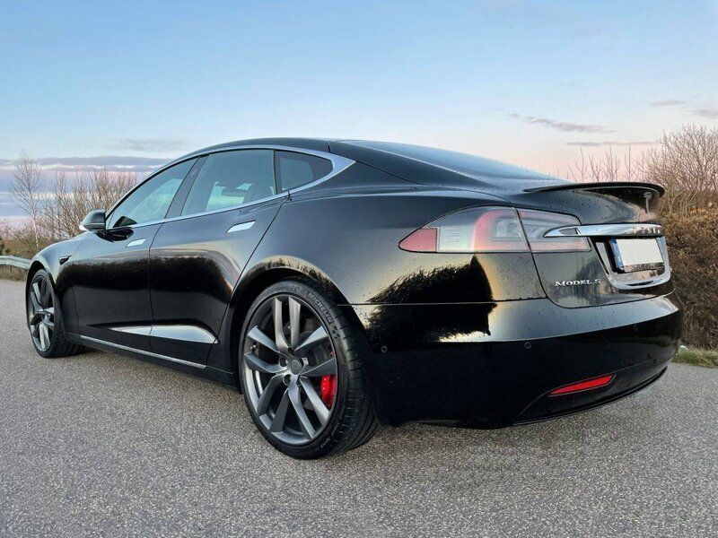 Begagnad Tesla Model S 568 kW (773 HK) 2019 Svart Halvkombi