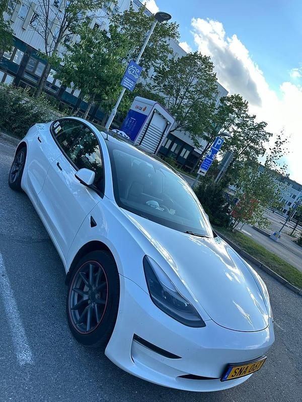 Begagnad 2021 Tesla Model 3 Long Range AWD Sedan | 250 000 kr - Bild 1/4