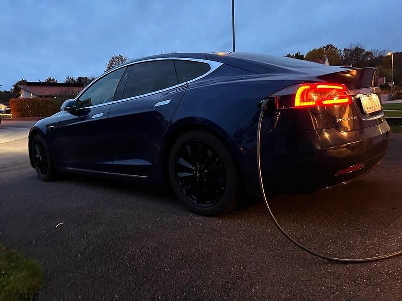 Begagnad Tesla Model S 386 kW (525 HK) 2018 Halvkombi