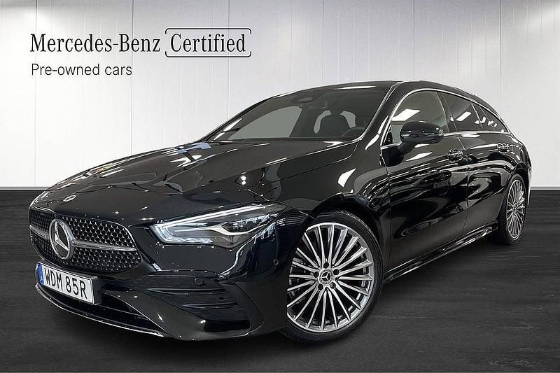 Svart Begagnad 2024 Mercedes CLA200 Shooting Brake Premium Kombi | 389 000 kr (Marknadspris) - Bild 1/4