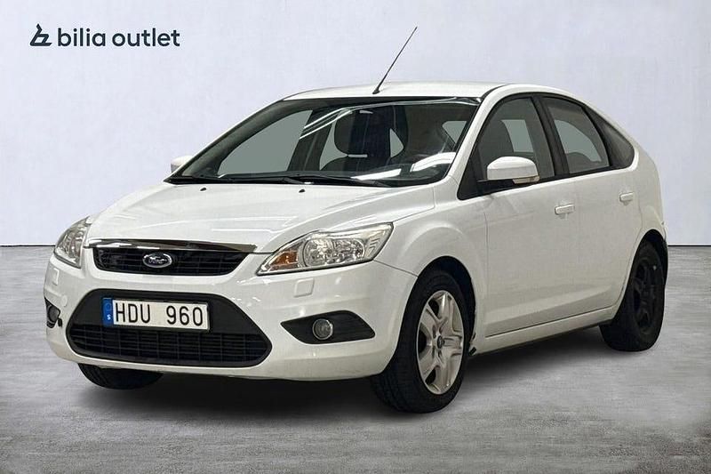 Vit Begagnad 2011 Ford Focus Halvkombi | 39 900 kr (Bra pris) - Bild 1/4