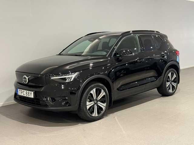 Svart Begagnad 2022 Volvo XC40 Plus SUV | 349 500 kr - Bild 1/3