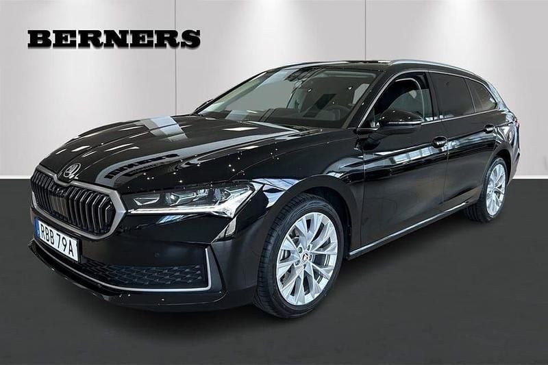 Svart Begagnad 2024 Skoda Superb Selection Kombi | 429 900 kr (Lite dyr) - Bild 1/4