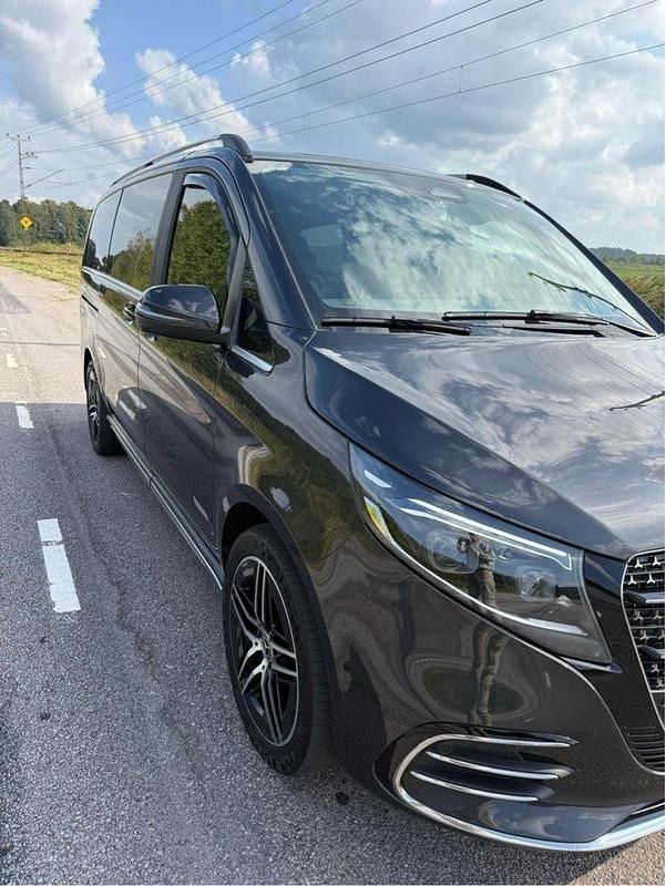 Begagnad 2025 Mercedes V300 AMG Minibuss | 845 000 kr - Bild 1/4