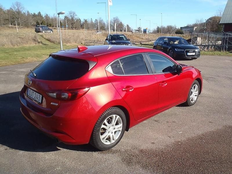 Begagnad Mazda 3 Inclusive 120 HK (88 kW) 2016 Röd metallic Halvkombi
