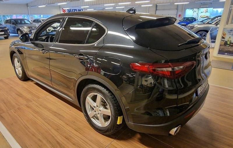 Begagnad Alfa Romeo Stelvio 160 HK (117 kW) 2019 Svart SUV