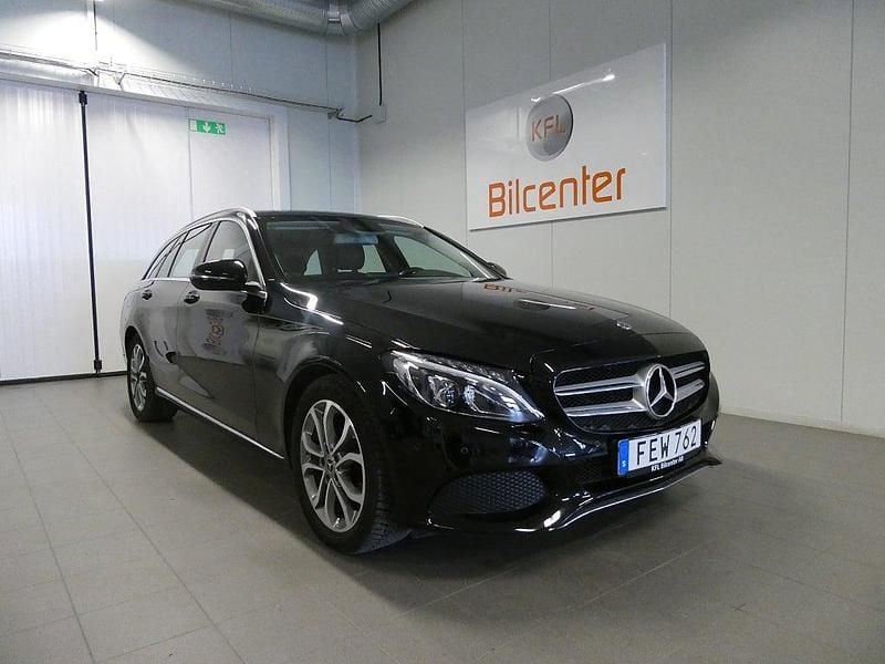 Svart Begagnad 2017 Mercedes C180 Kombi | 189 900 kr (Marknadspris) - Bild 1/3