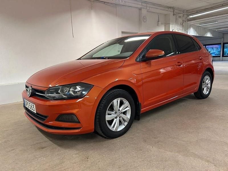 Orange (orange met) Begagnad 2018 VW Polo Halvkombi | 149 000 kr (Marknadspris) - Bild 1/4