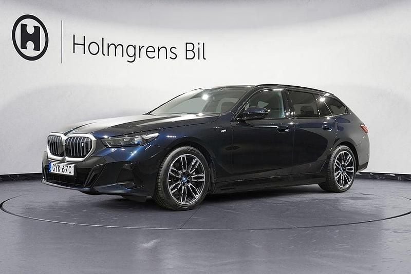 Svart Begagnad 2024 BMW i5 M Sport Kombi | 689 500 kr (Bra pris) - Bild 1/4