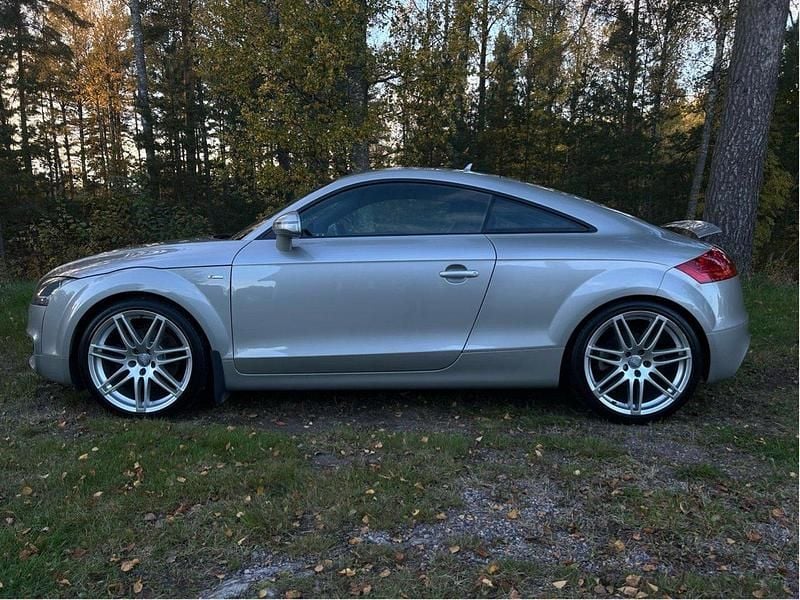 Silver Begagnad 2009 Audi TT S-Line Sportkupé | 110 000 kr (Marknadspris) - Bild 1/4
