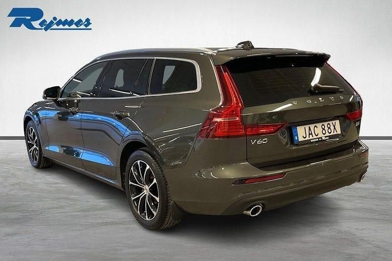 Begagnad Volvo V60 Momentum 197 HK (144 kW) 2020 Mörkgrå Kombi
