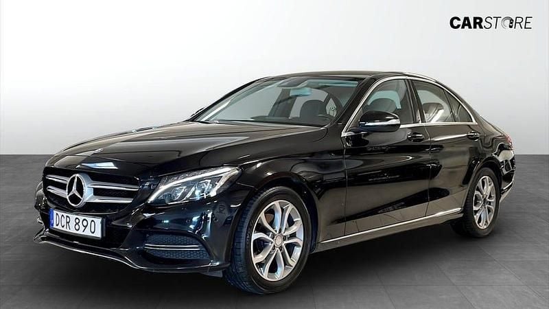Svart Begagnad 2015 Mercedes C180 Sedan | 139 900 kr (Marknadspris) - Bild 1/4