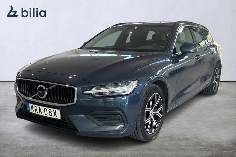 Mörkblå Begagnad 2022 Volvo V60 Core Kombi | 329 000 kr (Marknadspris) - Bild 1/3