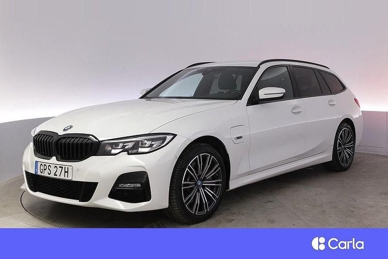 Vit Begagnad 2022 BMW 330e M Sport Kombi | 354 900 kr (Marknadspris) - Bild 1/4