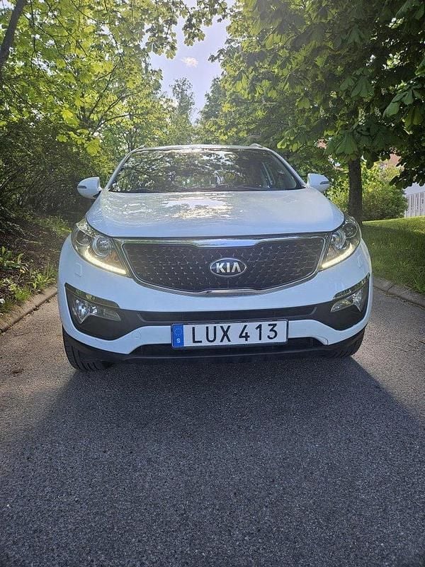 Vit Begagnad 2015 Kia Sportage Comfort SUV | 89 999 kr (Marknadspris) - Bild 1/4
