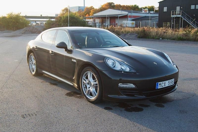 Begagnad Porsche Panamera 250 HK (183 kW) 2012 Halvkombi