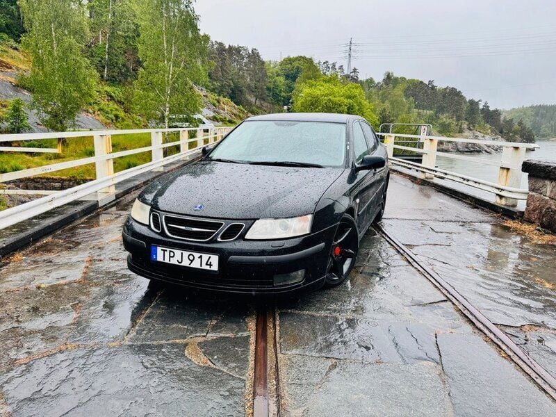 Svart Begagnad 2003 Saab 9-3 Sedan | 16 900 kr (Marknadspris) - Bild 1/4