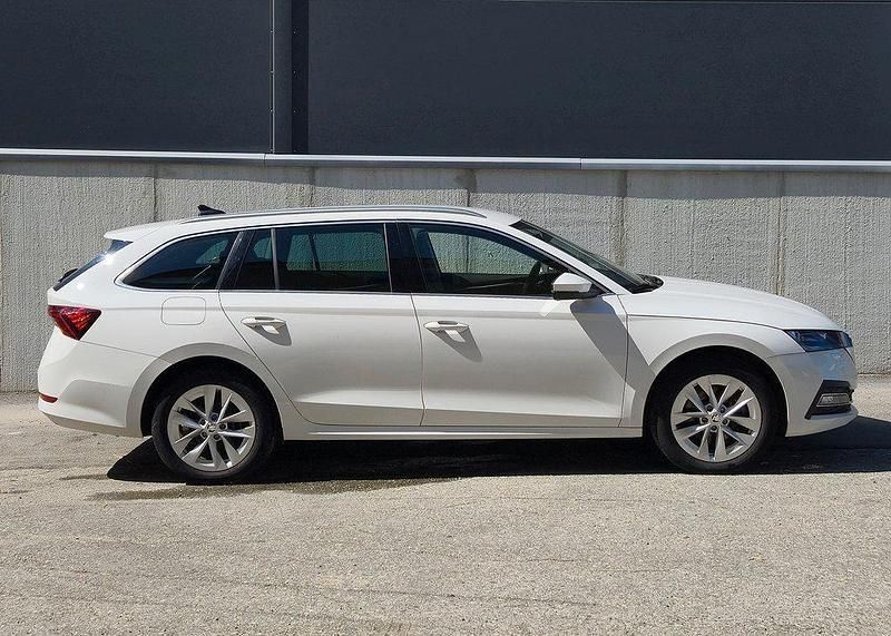 Begagnad Skoda Octavia Style 204 HK (150 kW) 2022 Vit Kombi