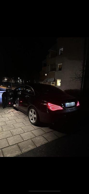 Svart Begagnad 2015 Mercedes CLA220 Sedan | 150 000 kr - Bild 1/4