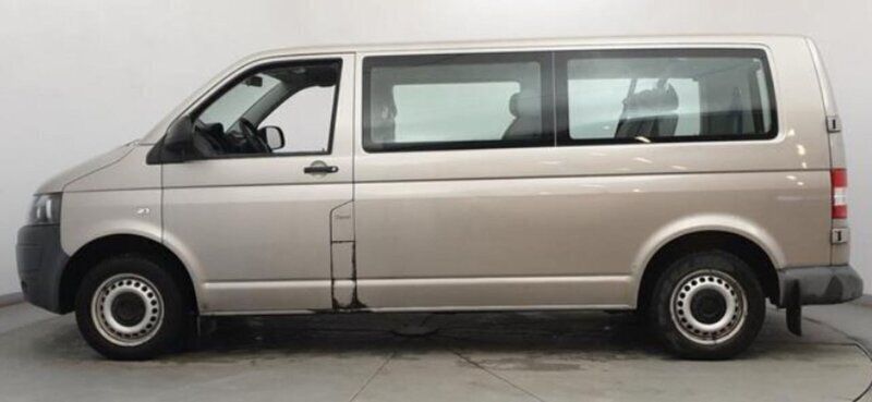 Ljusbrun (sandgrå metallic ) Begagnad 2013 VW Caravelle Minibuss | 108 000 kr - Bild 1/1