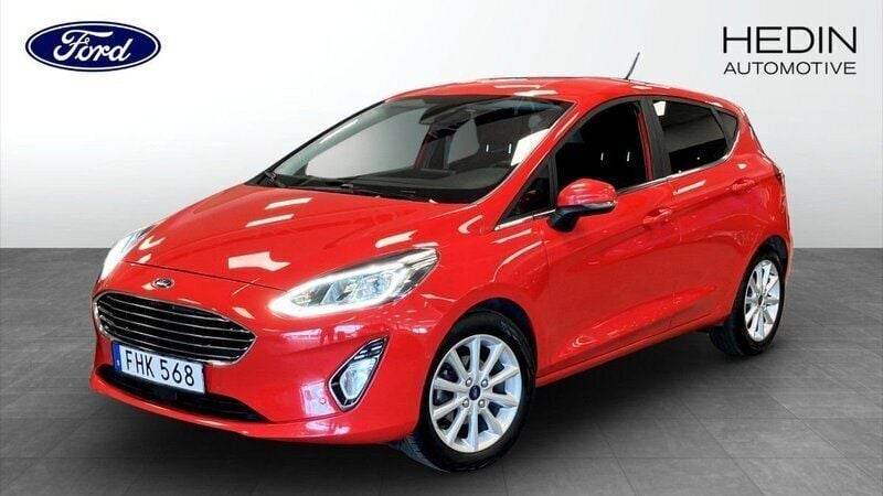 Röd (red) Begagnad 2020 Ford Fiesta Titanium Halvkombi | 134 900 kr (Marknadspris) - Bild 1/4
