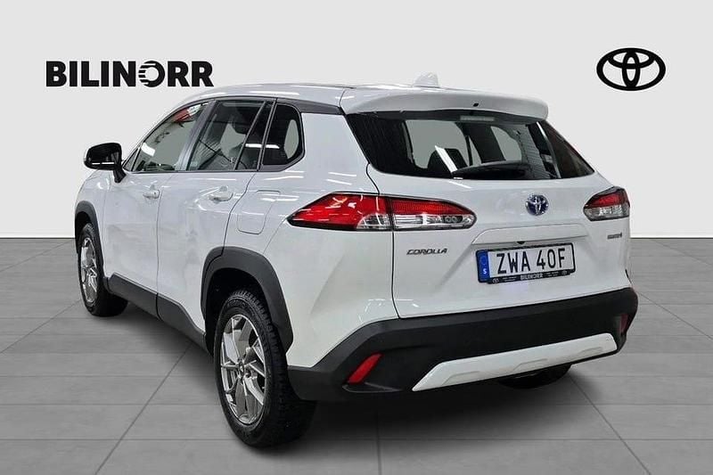 Begagnad Toyota Corolla Cross Active 141 HK (103 kW) 2023 Vit SUV