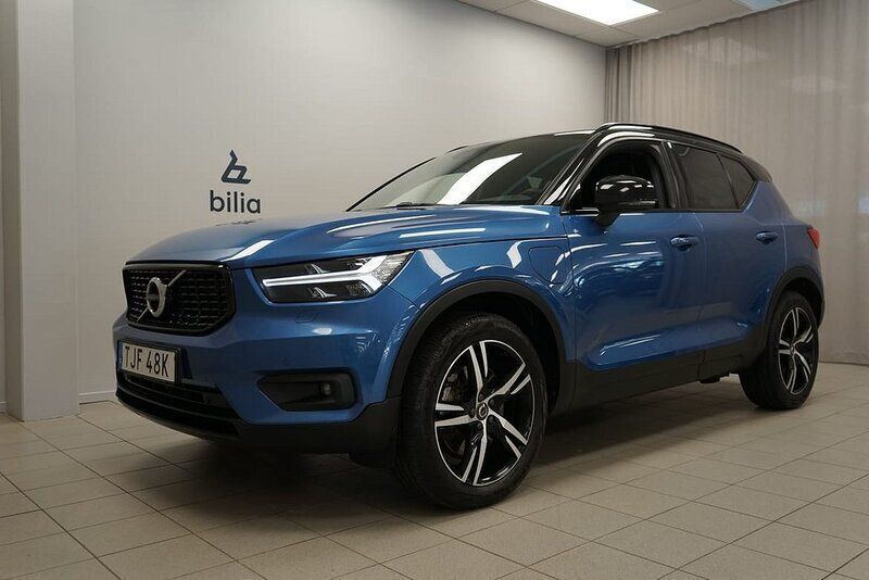 Blå Begagnad 2021 Volvo XC40 R-Design SUV | 349 900 kr (Marknadspris) - Bild 1/3