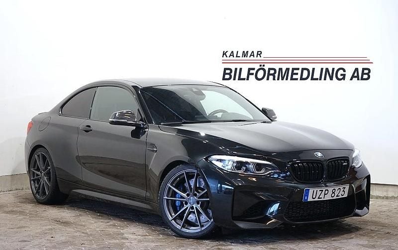 Svart Begagnad 2018 BMW M2 Sportkupé | 479 900 kr (Marknadspris) - Bild 1/4